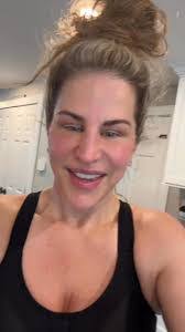 Holly Daniels's Instagram, Twitter & Facebook