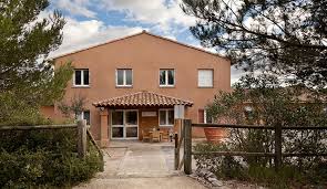 Le départ pour une maison de retraite peut être assimilé à un déménagement : Maison De Retraite Et Ehpad Poulx Les Portes De Nimes Domusvi