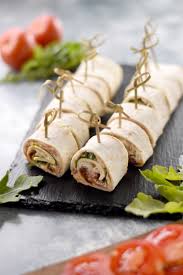 Wrap Aperitif Jambon Cru Roquette Fromage Frais Et Tomates Sechees Recette Aperitif Jambon Cru Recettes De Cuisine Recette Apero Dinatoire