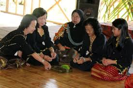 0 ratings0% found this document useful (0 votes). The Sireh Leaf And Betel Nut Culture In Brunei