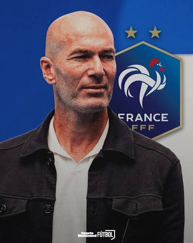 🇫🇷❓ Zinedine Zidane es candidato a dirigir la SELECCIÓN DE FRANCIA Según  L'Equipe, Zizou asumiría en el cargo de entrenador post Mundial 2026,  ocupando la vacante que dejaría Didier Deschamps. No dirige