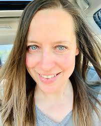 Lori Motto's Instagram, Twitter & Facebook