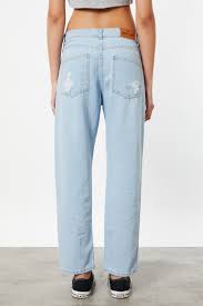 JEAN LIGHT BLUE 5 BOLSILLOS CONFECCIONADO EN DENIM 100% ALGODON. CALCE TIRO  ALTO AJUSTADO EN CINTURA Y SUELTO EN BOTAMANGA. CON ROTURAS Y RUEDO AL  CORTE. COLOR: LIGHT BLUE COMPOSICION:100% ALGODONTALLES: 24/26/28/30/32 |