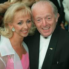 Remembering the late Magician Paul Daniels. 6th April 1938