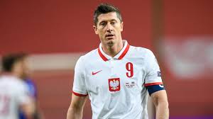 Der polnische nationalspieler ist trotz seines fortgeschrittenen. Fc Bayern Robert Lewandowski Erleidet Banderverletzung Kicker