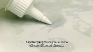 Idéal pour enlever une tache d'encre sur du tissu, l'alcool est un remède miracle. Nettoyage A Sec Enlever Des Taches De Stylos A Bille Youtube