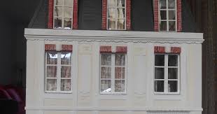 Welcome To My Blog Devoted To French Dollhouses In 1 12 And 1 24 Scale Thank You For Signing Up To Follow Me Maison Maisons Francaises Maison Miniature