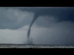 Gminę wojciechów pod lublinem nawiedziła we wtorek trąba powietrzna. Tornado Traba Powietrzna Nad Morzem Darlowo Polska 2012 Youtube