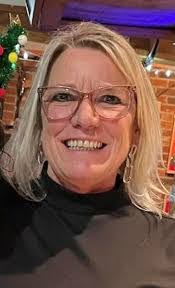 Suzanne Brooks's Instagram, Twitter & Facebook