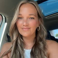 Paige Rowe's Instagram, Twitter & Facebook