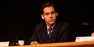 Eudes, au nom de jeanne, fianc?e au comte d'?vreux, abdique toute pr?tention sur le tr?ne de france et de navarre. Louis De Bourbon Descendant De Louis Xiv Solidaire Des Gilets Jaunes Le Point