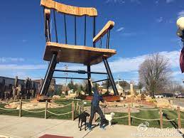 car full of dogs worlds largest rocking chair roadtripping source http m weibo cn 5598101731 ein14h420