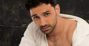 The sicilian dancer had made his debut just of age and with a victory, snatched thanks to. Eji2kxrxlapxqm