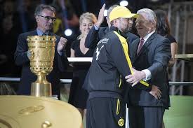 Im dfb pokal finale 2014 trafen im berliner olympiastadion der fc bayern münchen und borussia dortmund aufeinander. Www Bundespraesident De Der Bundesprasident Terminkalender Dfb Pokalfinale 2015 Der Manner