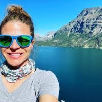 Andrea Walraven's Instagram, Twitter & Facebook