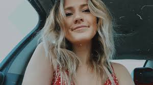 Introduction of a 40-year-old mom of four in Arkansas