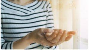 L'arthrite, qui peut être aiguë (crise de goutte par exemple) pour cette douleur articulaire, il y a des signes inflammatoires (rougeur, sensation de chaleur), avec. Douleurs Articulaires Et Menopause Nos Conseils Contre La Douleur Heel Belgium