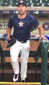 Justin Verlander getting ready to throw his first Bullpen as an Astro :  r/baseball