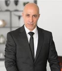 בצניעות ובענווה אבקש...