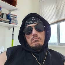 Larry Ade's Instagram, Twitter & Facebook