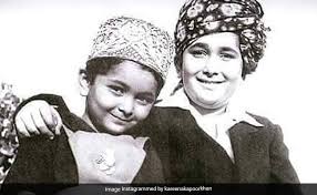 Последние твиты от ranbir kapoor (@iamranbirkapoor). Rishi And Randhir Kapoor The Best Boys Kareena Knows All Hearts For This Pic