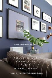 Dunkelblaue Wandfarbe Fur S Wohnzimmer Probiere Es Mal Aus Blue Painted Walls Dark Blue Walls Blue Walls