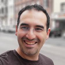 The minimum of energy required to communicate between two nodes (is there a  closed form expression)?