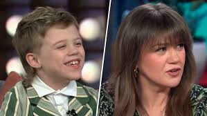 See Kelly Clarkson's hilarious interview with her two children