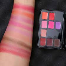 Der Mac Jeremy Scott Lip X 9 Future Emotions Ist Zum Mischen Gemacht Schonheitpflege Beauty Rubiks Cube