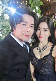 Trịnh Thăng Bình tình tứ bên tiểu thư tập đoàn ngành nhựa sau chia tay bạn  gái