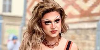 Трансвестит примет участие в эстафете олимпийского огня в Париже | Дзен