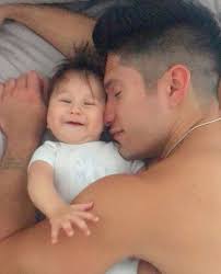 Qué ternura!❤️ El plan perfecto de domingo para @chynomiranda y su  #BabyLucca 😍 Fuente: @unnuevodia #MomentosJelou