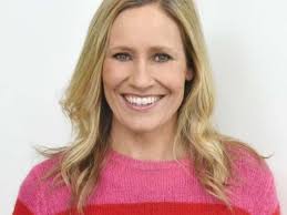 Cunard welcomes guest speaker Simon Mason