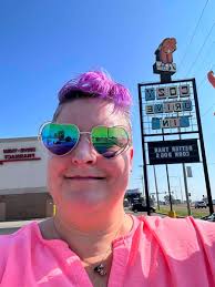 Stopped at Cozy Drive in in 2015 while passing through Springfield. Neat  place. Good food.