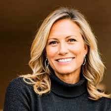 Tracy Casey's Instagram, Twitter & Facebook