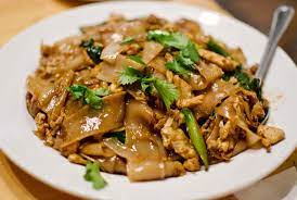 Pad See Ew Is A Popular Thai Noodle Dish Made With Flat Wide Rice Noodles Stir Fried In Soy Sauce Leftovers Recipes Pork Recipes Tenderloin Recipes