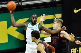Lush foliage may be a signature of the oregon scenery, but it doesn't seem to be wanted indoors. Oregon Men S Basketball Moves Up In Polls After Sweeping Bay Area Teams Oregonlive Com