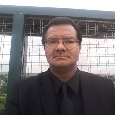 Poniendo mi cara de 49 años sin maquillaje. ¿Todavía está bien?