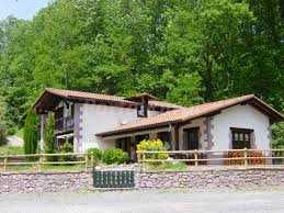 There is a sitting area and a kitchen. Casa Rural Onaska Casa Rural En Elizondo Navarra