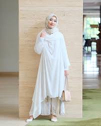 Salah satu mode baju yang terkenal karya dian pelangi adalah ramadhan rose,yang bisa kita lihat sendiri bahwa warnanya yang. Baju Dian Pelangi Edisi Lebaran Nusagates