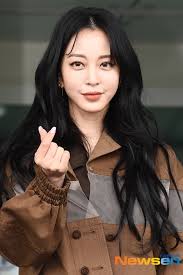 배우 한예슬이 자신의 인스타 공식계정을 통해 남자친구를 소개한다면서 3장의 사진을 업로드했는데요. Zgsr8iqkpnlocm