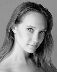 Nicole Moyer's Instagram, Twitter & Facebook