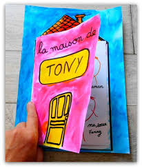 Vous songez souvent à l'école à la maison parce que vous pensez que raisonnablement, trois ans, c'est trop tôt pour mettre l'enfant à l'école. Dans Ma Maison Le Tour De Mes Idees Maison Maternelle Theme Maison Maternelle Activites De Graphisme