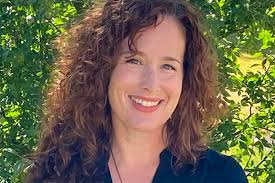 Erin Whelan's Instagram, Twitter & Facebook