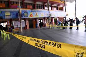 Pas candidate dr halimah ali and pkr's halimey abu bakar will battle it out for the seri setia state seat. Balakong Seri Setia By Elections 2 801 Early Voters Begin Casting Votes The Edge Markets