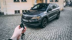 With its outstanding luggage compartment and a whole raft of simply clever features, it couldn't be more practical. So Viel Skoda Karoq Sportline 190ps Tsi 2019 Bekommt Ihr Fur 44 500 Review Youtube