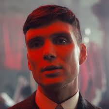Alla cillian murphy (tommy shelby) in peaky blinders, è simile al pompadour ma con un ciuffo più voluminoso. Cillian Murphy As Tommy Shelby Ritratti Capelli Serie Tv