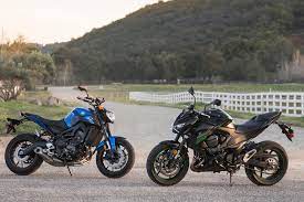Oggi siamo sulle coste di brescia a far urlare il 4 cilindri della z che è una cosa. Kawasaki Z800 Vs Yamaha Fz 09 Comparison Test Review Cycle World