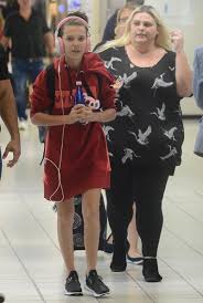 Millie Bobby Brown Milliebobbybrown Leaving Brisbane Airport To Sydney 14 11 2017 Http Bobby Brown Stranger Things Stranger Things Outfit Millie Bobby Brown