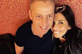 Schobert norbi jól van és köszöni a törődést. Ilyen Kommenteket Kap Rubint Reka Schobert Norbi Korhazba Kerulese Miatt